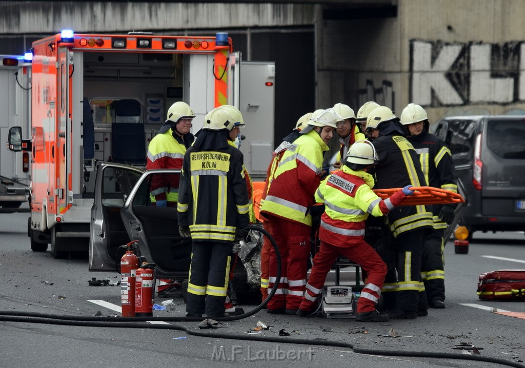 VU Auffahrunfall A 3 Rich Oberhausen kurz vor AS Koeln Dellbrueck P051.JPG - Miklos Laubert